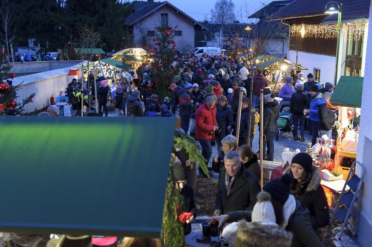 TVA_Adventmarkt_Dorfplatz_2