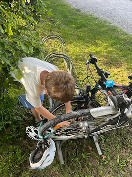Kinder-Fahrrad-Reparatur-Workshop